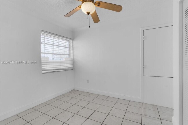 Building Photo - 1101 SW 17th Ave