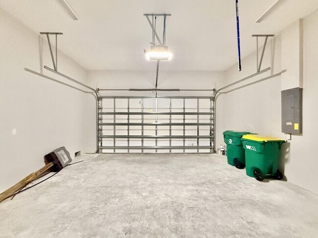 Building Photo - 20 Coxswain Dr