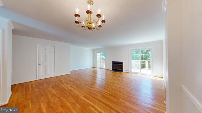 Building Photo - 5739 Oakshore Ct