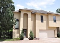 Building Photo - 9010 Laverne Park Ln
