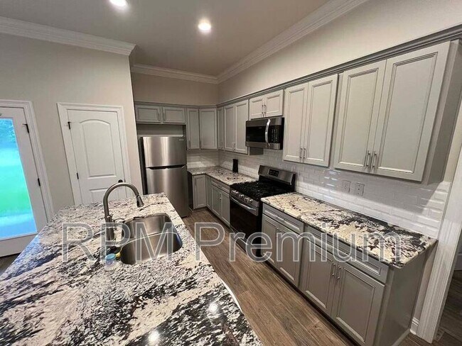 Building Photo - 6212 Lake Edge Dr
