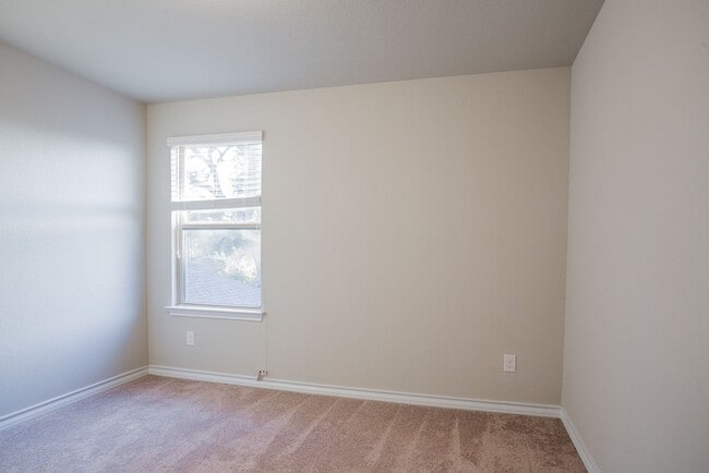 Building Photo - 1348 Eagle Ray St