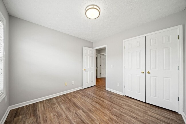 Building Photo - 3-bedroom, 2.5-bath end-unit townhome in the Garrison Square
