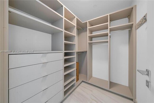 Building Photo - 300 Biscayne Blvd Way