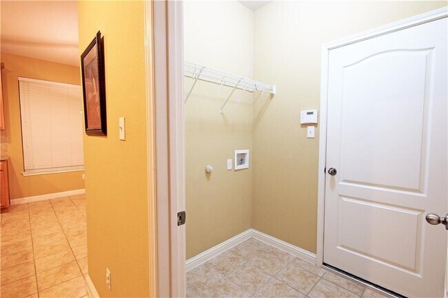 Building Photo - 305 Arrowhead Trail