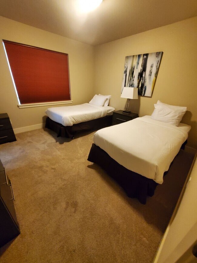 Building Photo - Spacious, Modern Living full of luxurious details!