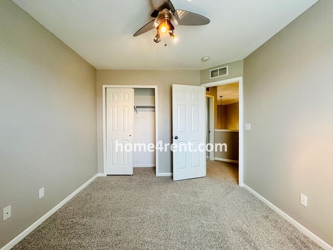 Building Photo - 8719 Dunraven St