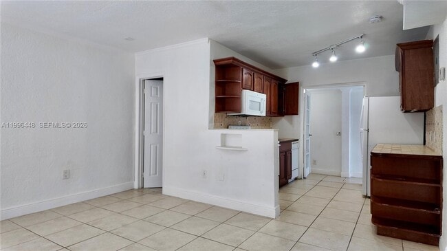 Building Photo - 1021 N Victoria Park Rd