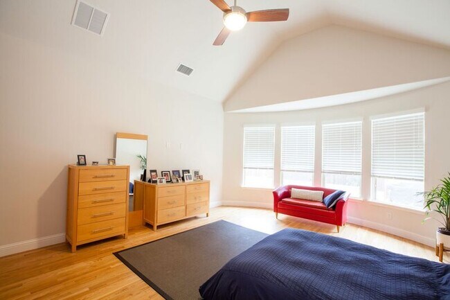 Building Photo - 1614 Thoroughbred Ln