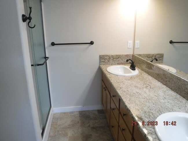 Building Photo - Nice 3 Bedroom townhouse in E Medford