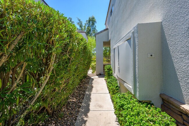 Building Photo - 7272 E Gainey Ranch Rd