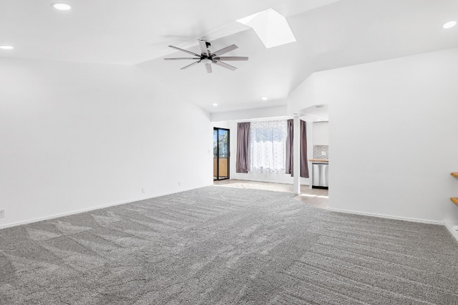 Building Photo - 355 Elm St N