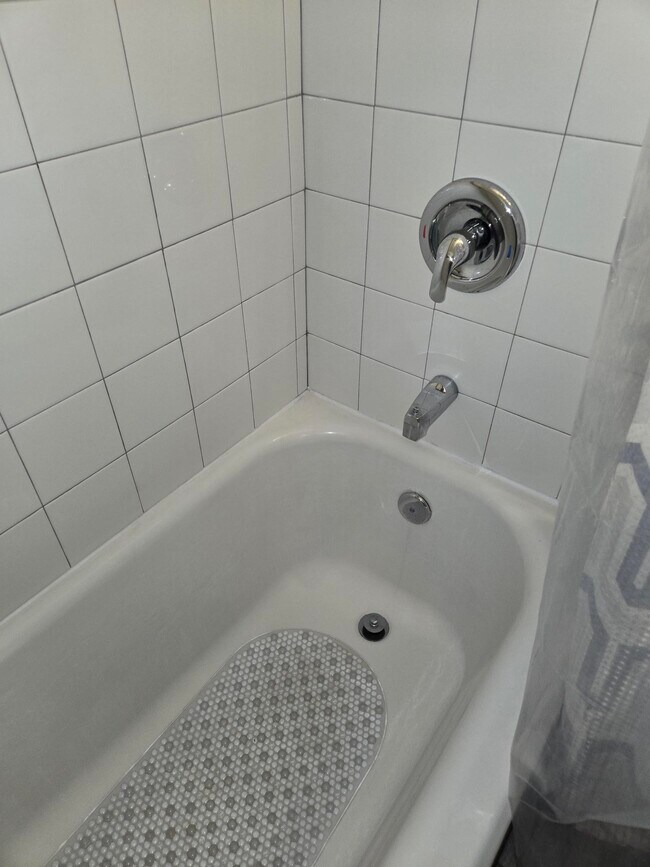 Building Photo - 1213 5th St