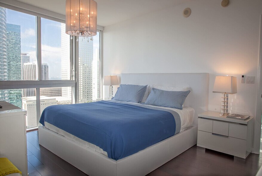 Building Photo - 485 Brickell Ave