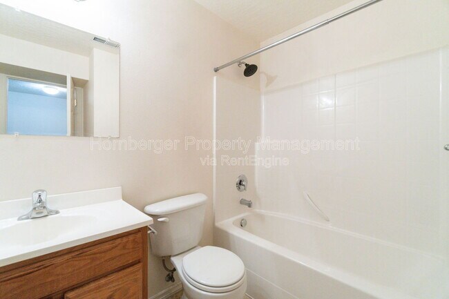 Building Photo - 621 S Bowdish Rd