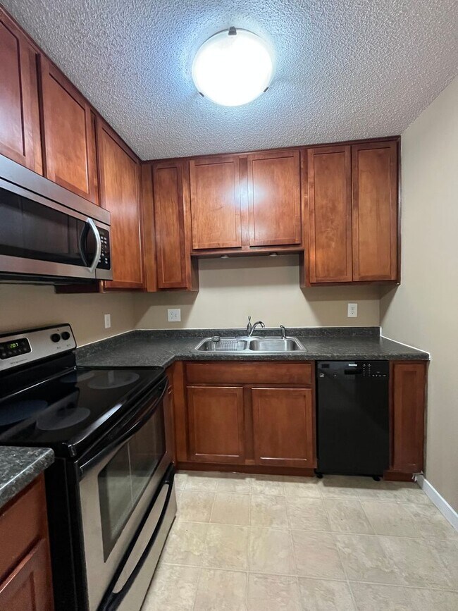 Building Photo - 3729 Snelling Ave