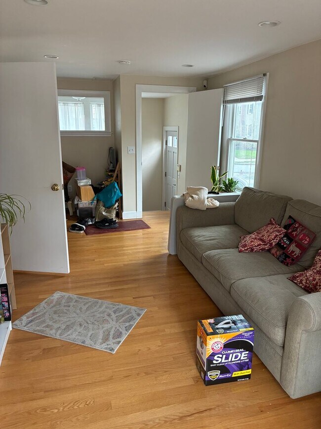 Building Photo - Beautiful single family house in a prime location in Newton