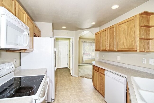 Building Photo - Beautiful 3 bedroom Fruita Home