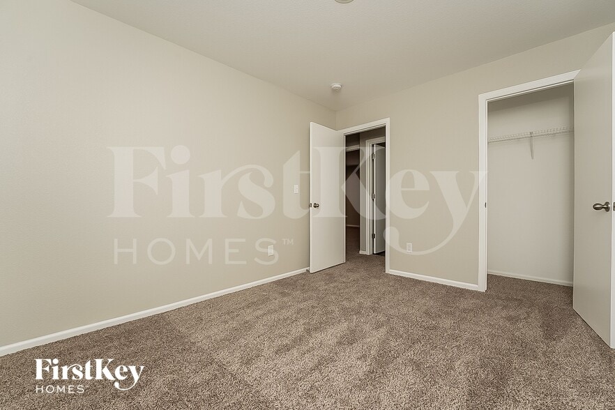 Building Photo - 10123 Elm Ct