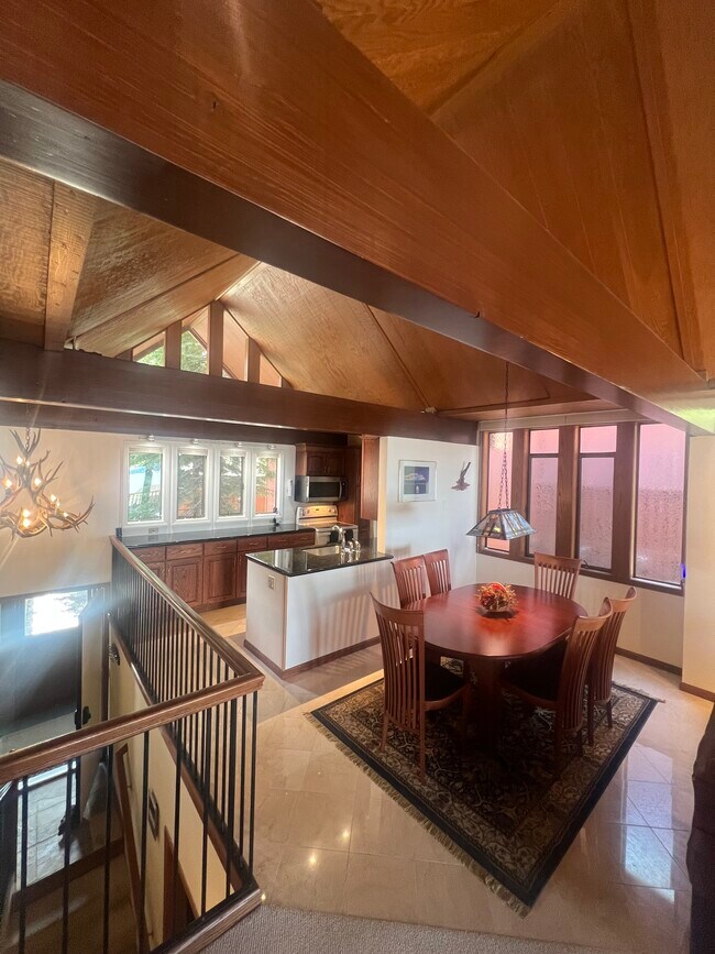 Building Photo - 557 Lakeshore Blvd