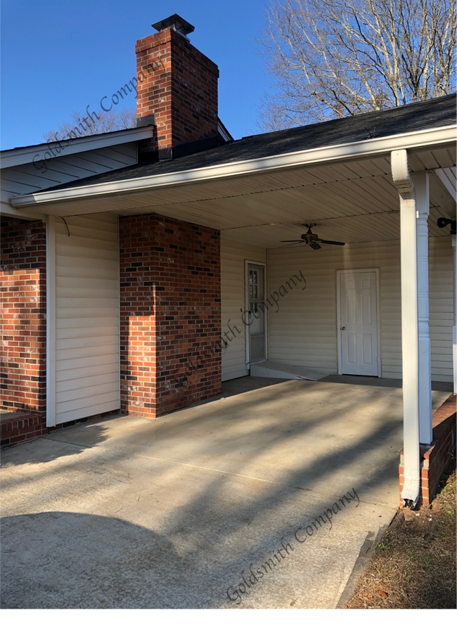 Building Photo - 12 Danhardt St