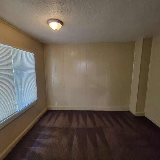 Building Photo - Christian Park 4BR/2BA House w/Garage!