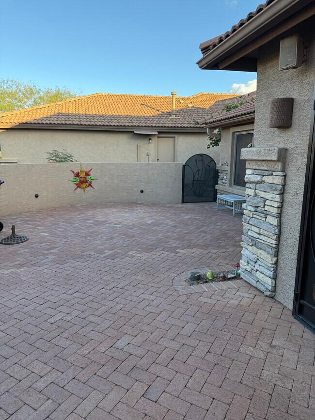 Building Photo - 2384 E Bonita Canyon Dr