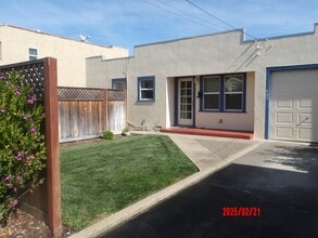 Building Photo - 407 Cayuga St