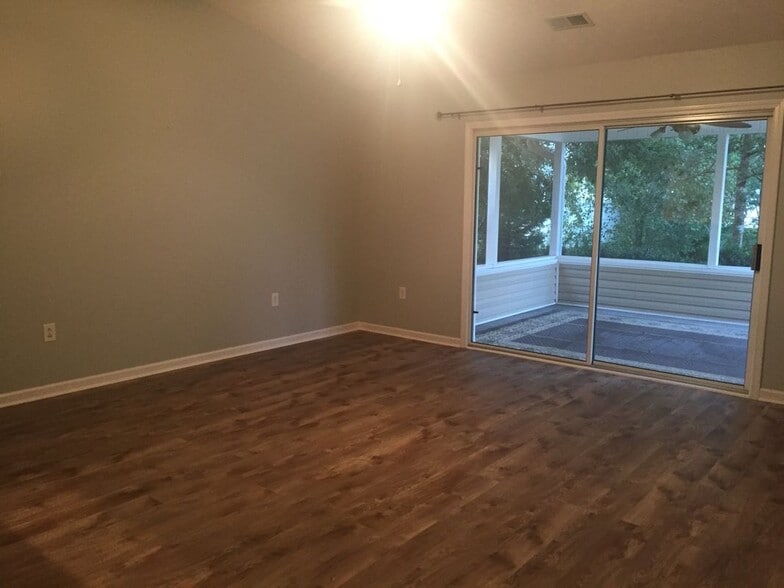 Building Photo - 3905 Camden Dr