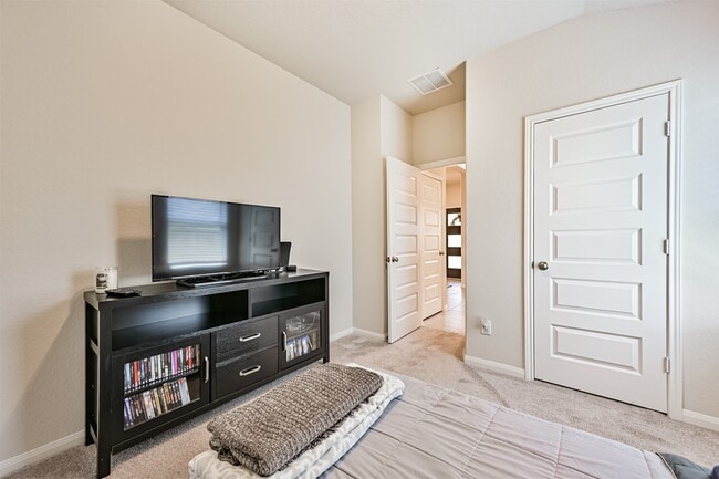 Building Photo - 10409 Deussen Ln