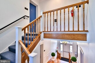 Building Photo - 221 S Alfred St