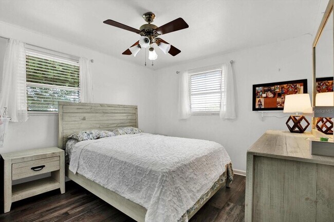 Building Photo - 6504 Lenore Dr