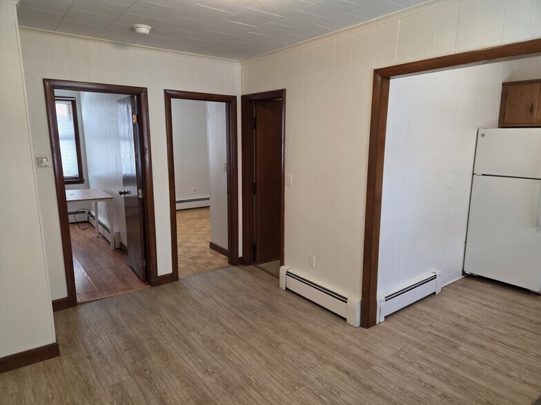 Building Photo - 2 School Ct