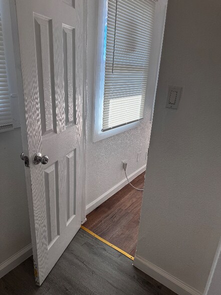 Primary Photo - 8557 Juniper Ave