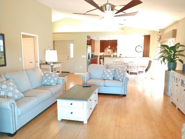 Building Photo - 540 Clubside Cir