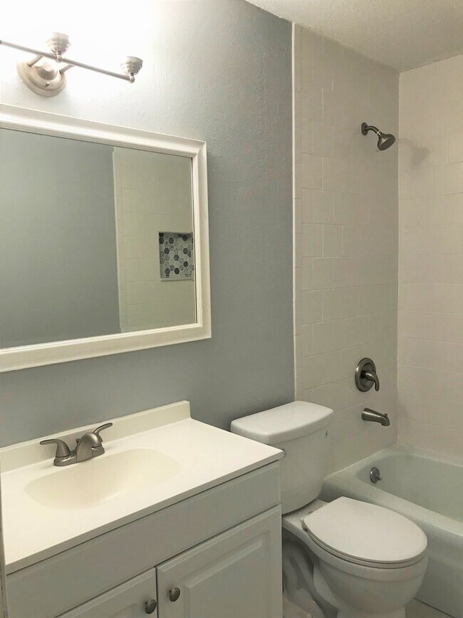 Building Photo - Holiday Heights