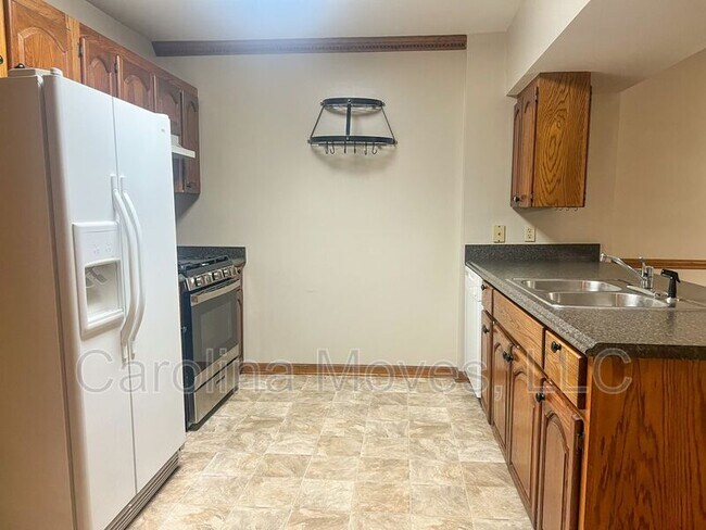 Building Photo - 214 Brookside Dr