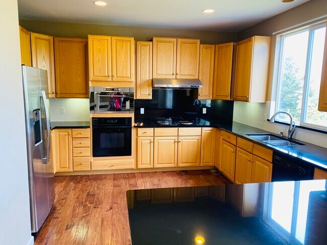 Building Photo - Immaculate home in Castle Pines North