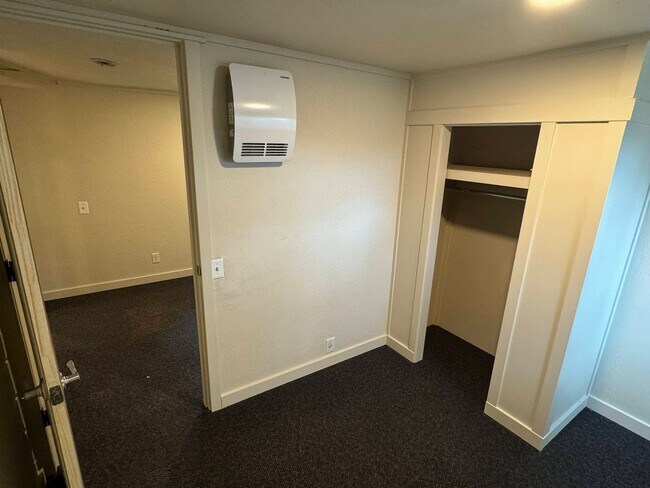 Building Photo - 2 Bedroom Apartment in Camellia Park