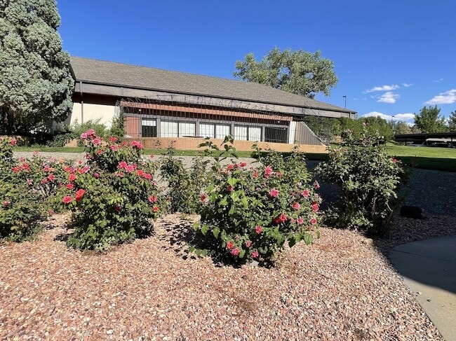 Building Photo - 3154 Lakeside Dr