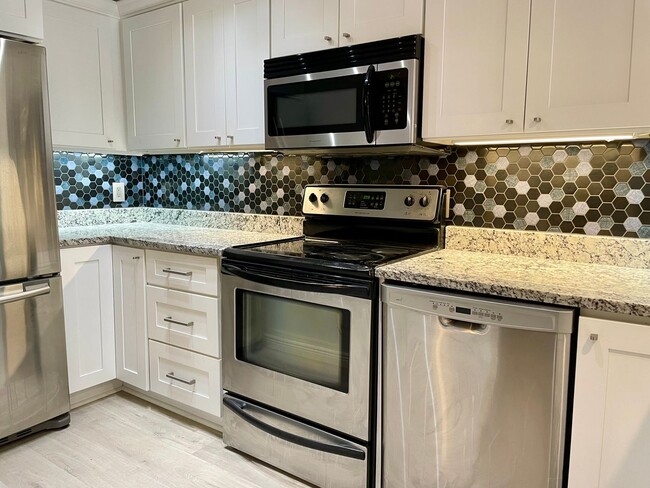 Building Photo - Luxury 2 Bedroom Condo in Centennial Lakes...