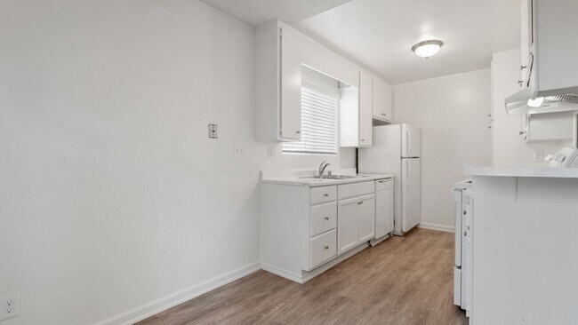 Building Photo - 2BR in El Cajon with Parking and Private Patio