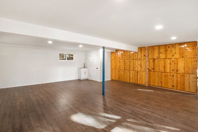 Building Photo - Move in ready home on Parkview