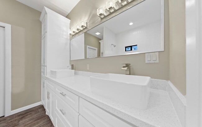 Building Photo - 1117 W Escondido Ln