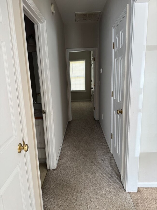 Building Photo - 1216 Stoneridge Ln