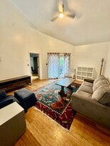 Building Photo - 111 E 6th St