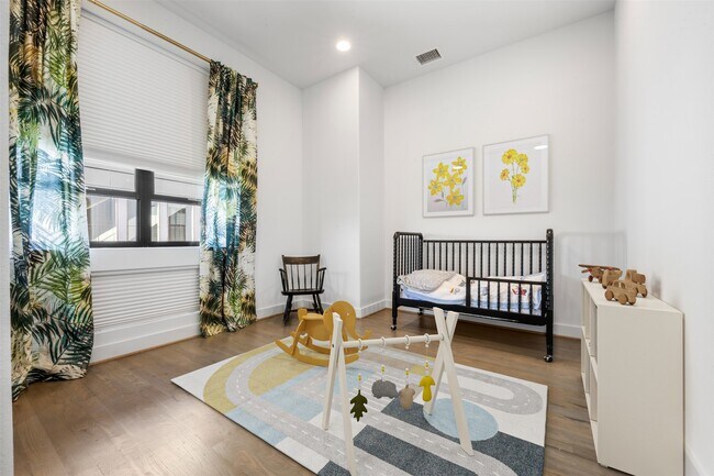 Building Photo - 1122 Ennis St