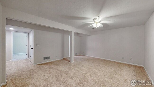 Building Photo - 2900 Ross Dr