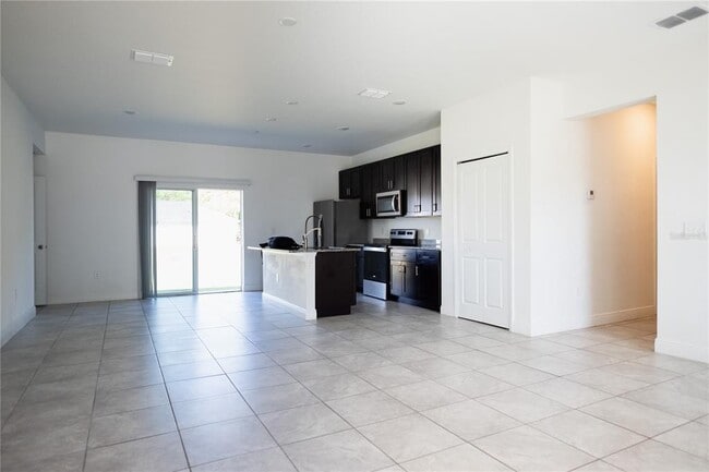 Building Photo - 422 Marion Oaks Course