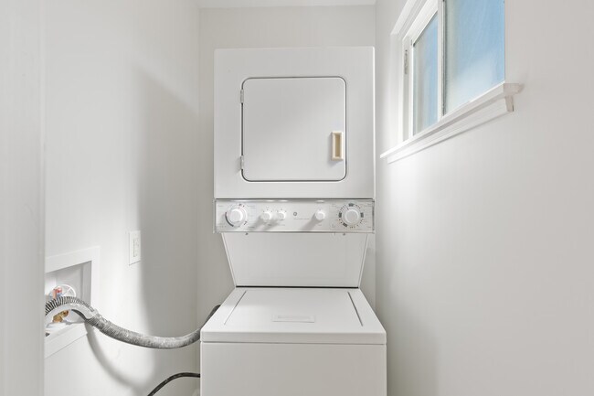 Building Photo - 5328 Cherryview Ln